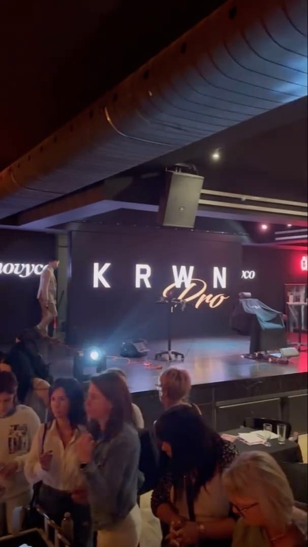 Post 2 by KRWN Pro by El Bori Barber on Instagram (video)