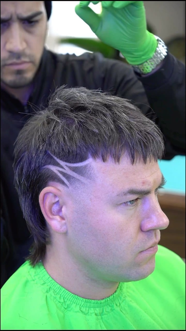 Post 1 by KRWN Pro by El Bori Barber on Instagram (video)