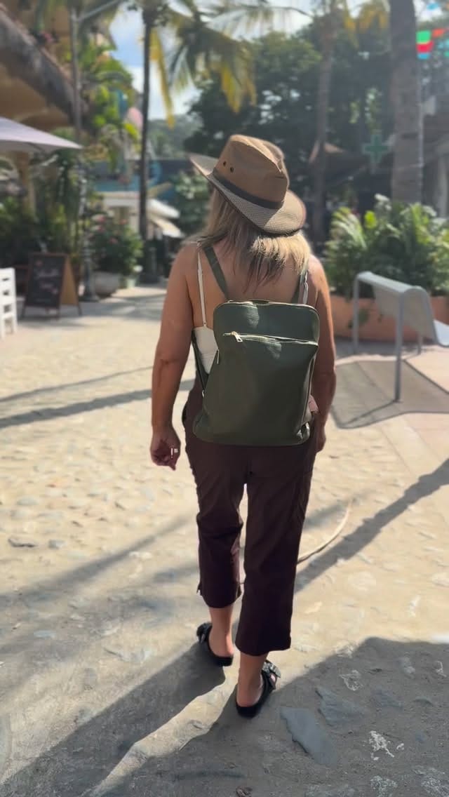 Post 7 by Nicole Hyatt on Instagram (video)