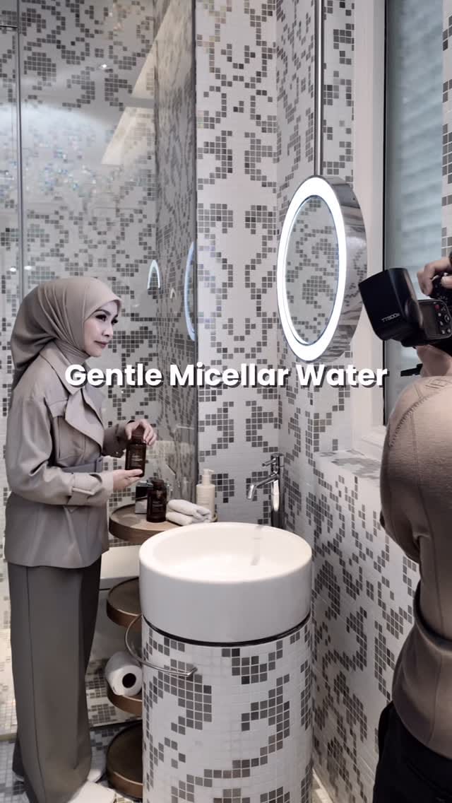 Post 6 by Luxurious Skincare on Instagram (video)