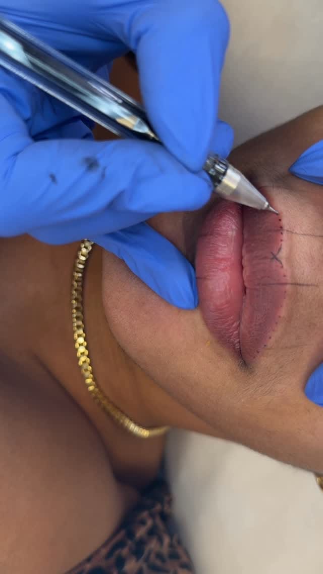 Post 5 by MANDY IBLUSHINK 💋 Lip Blush & Brows Montréal on Instagram (video)