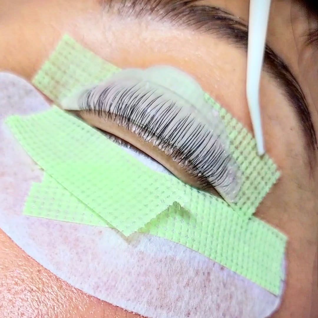 Post 6 by LeCoeur Lash Supplies on Instagram (image)