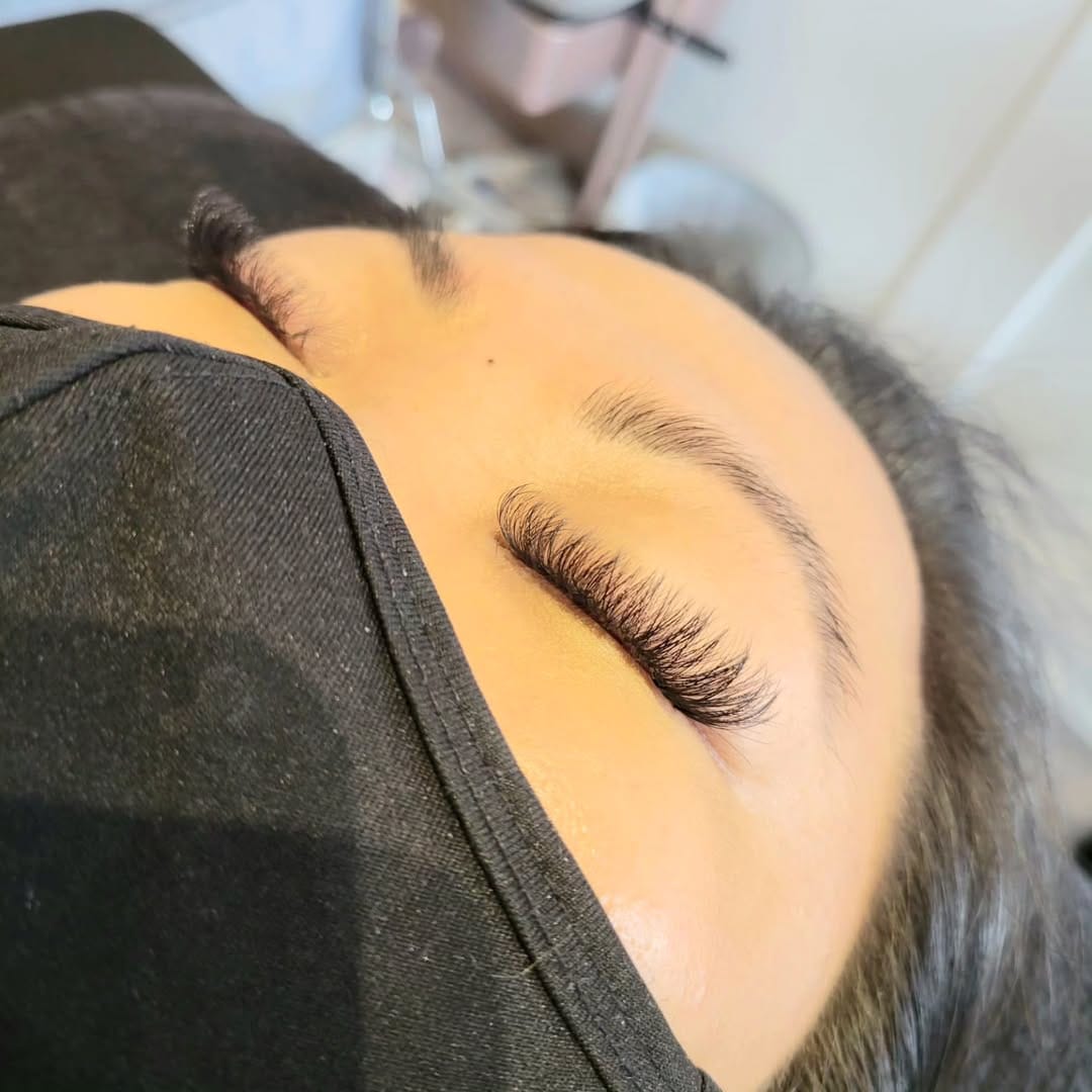 Post 8 by LeCoeur Lash Supplies on Instagram (image)