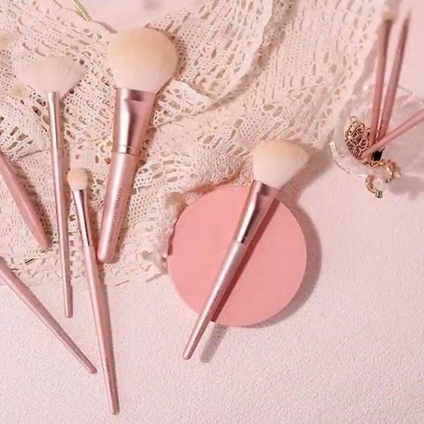 Post 9 by www.sixpluscosmetics.com on Instagram (video)