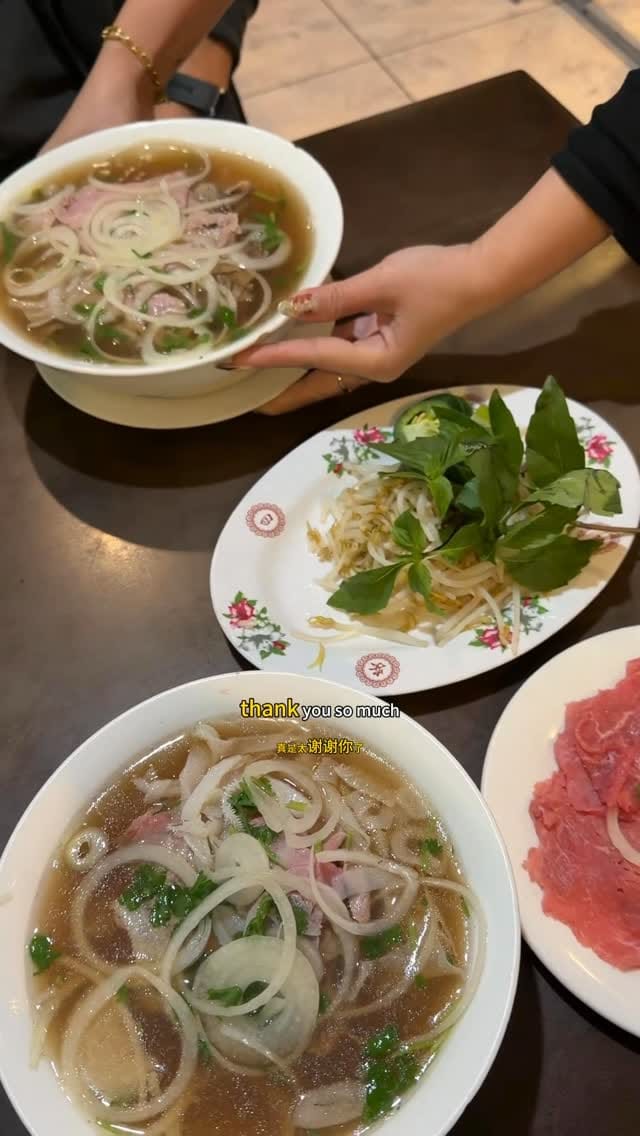 Post 2 by Angel | Vancouver Foodie on Instagram (video)