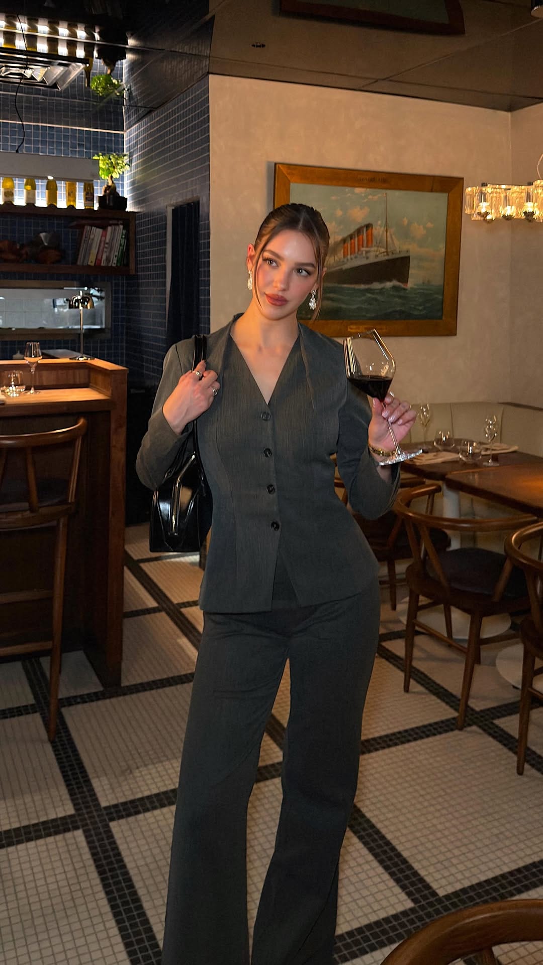 Post 8 by Audrey Rivet on Instagram (video)