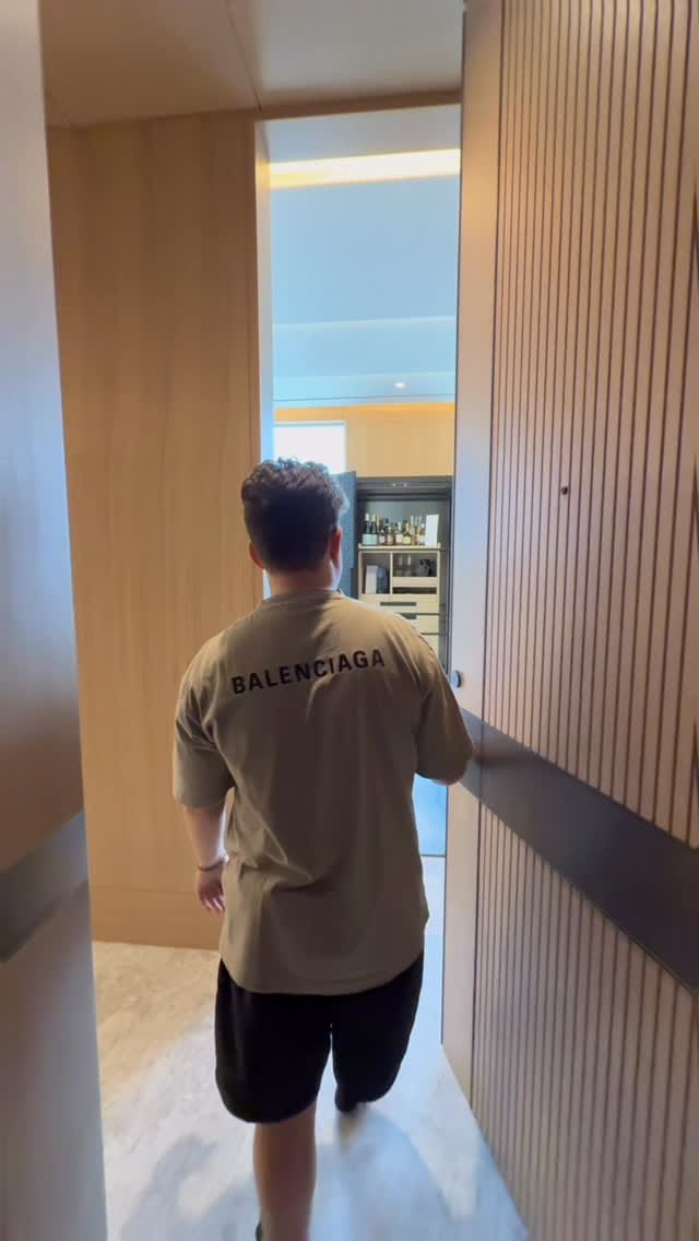 Post 3 by Mitchell Pines on Instagram (video)