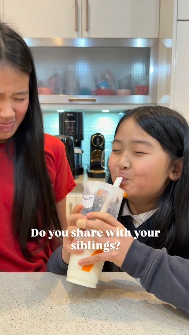 Post 5 by Adriana Q & Valentina Q on Instagram (video)