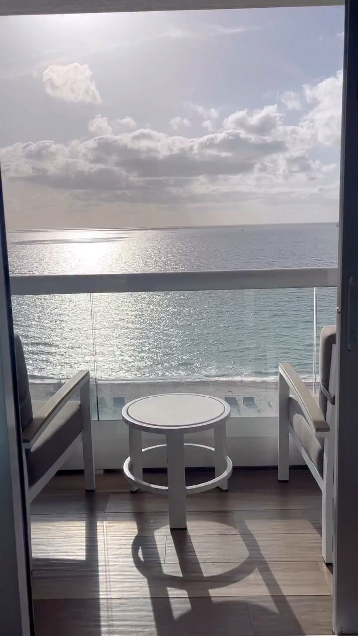 Post 7 by Loukia on Instagram (video)
