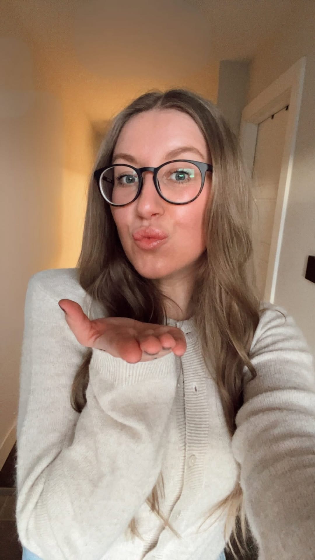 Post 1 by 𝐁𝐑𝐄𝐀𝐍𝐍𝐄 𝐇𝐄𝐒𝐂𝐇 on Instagram (video)