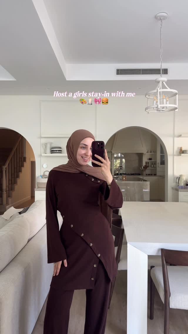 Post 1 by JASMINE FARES on Instagram (video)