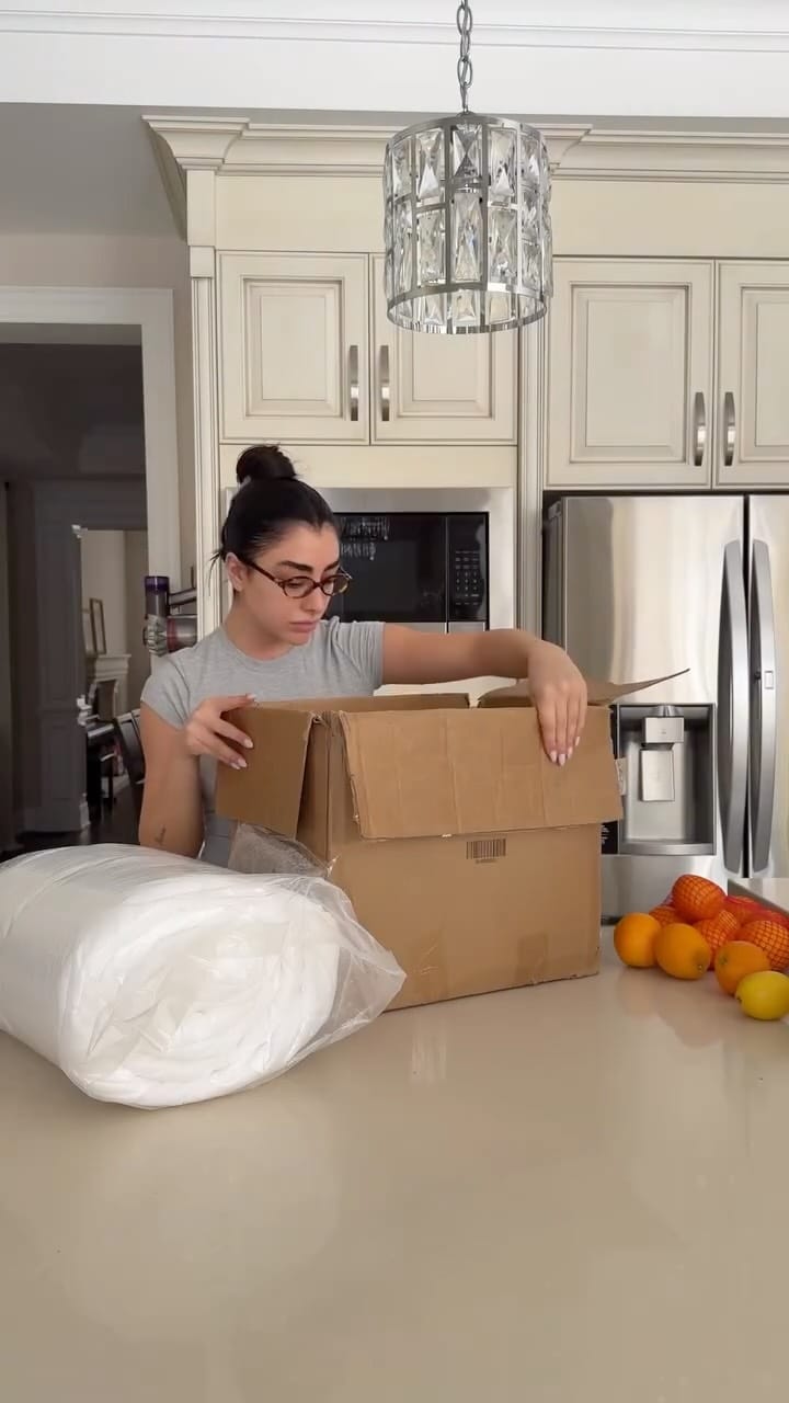 Post 7 by Kimia Taghavi on Instagram (video)