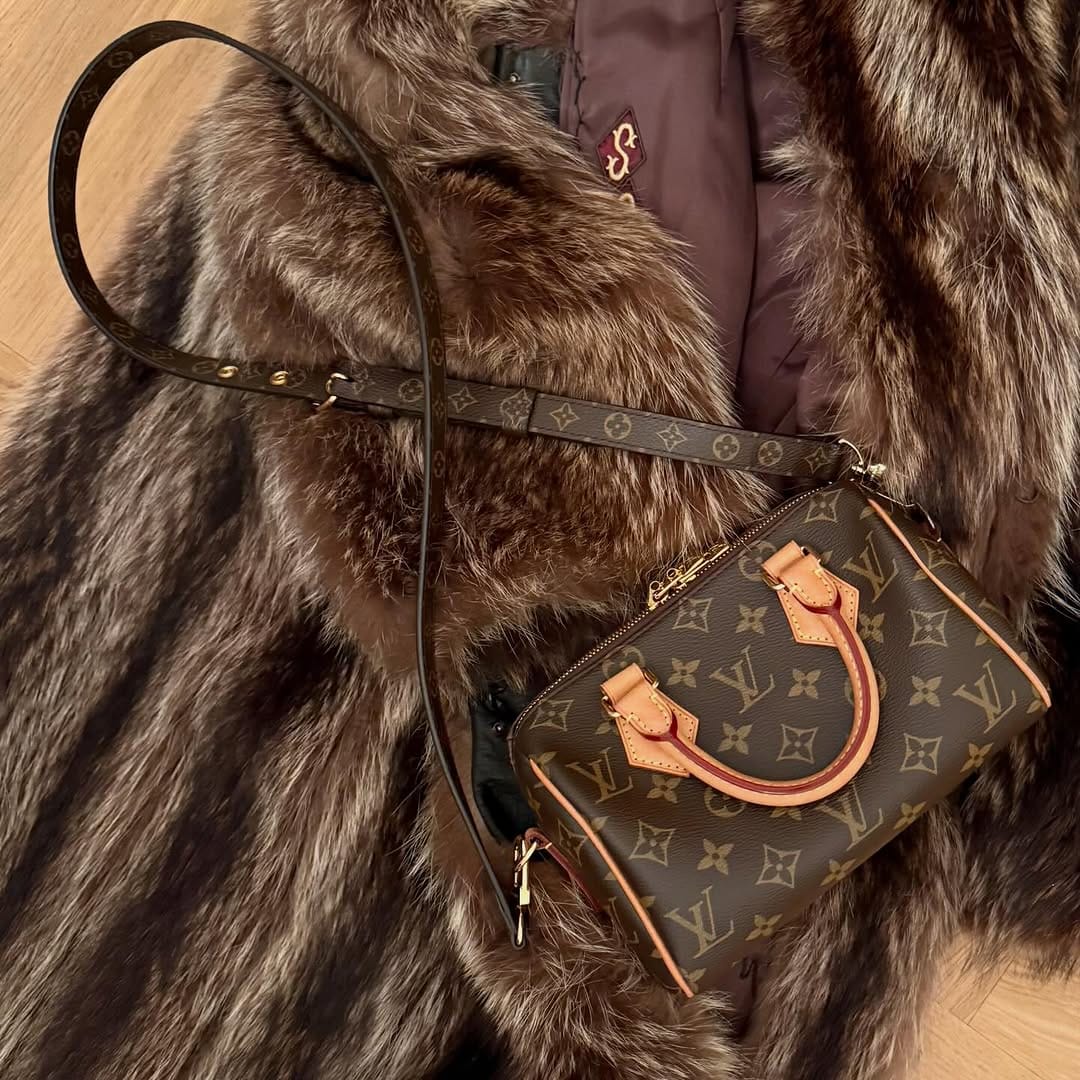Post 7 by Poshbag Boutique on Instagram (image)