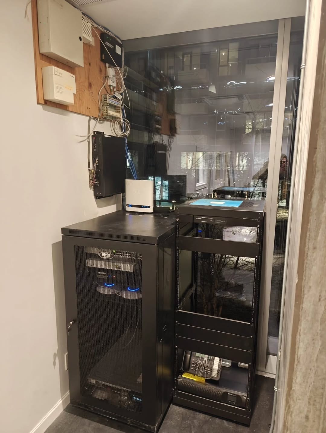 Post 6 by Service informatique Montreal on Instagram (carousel)