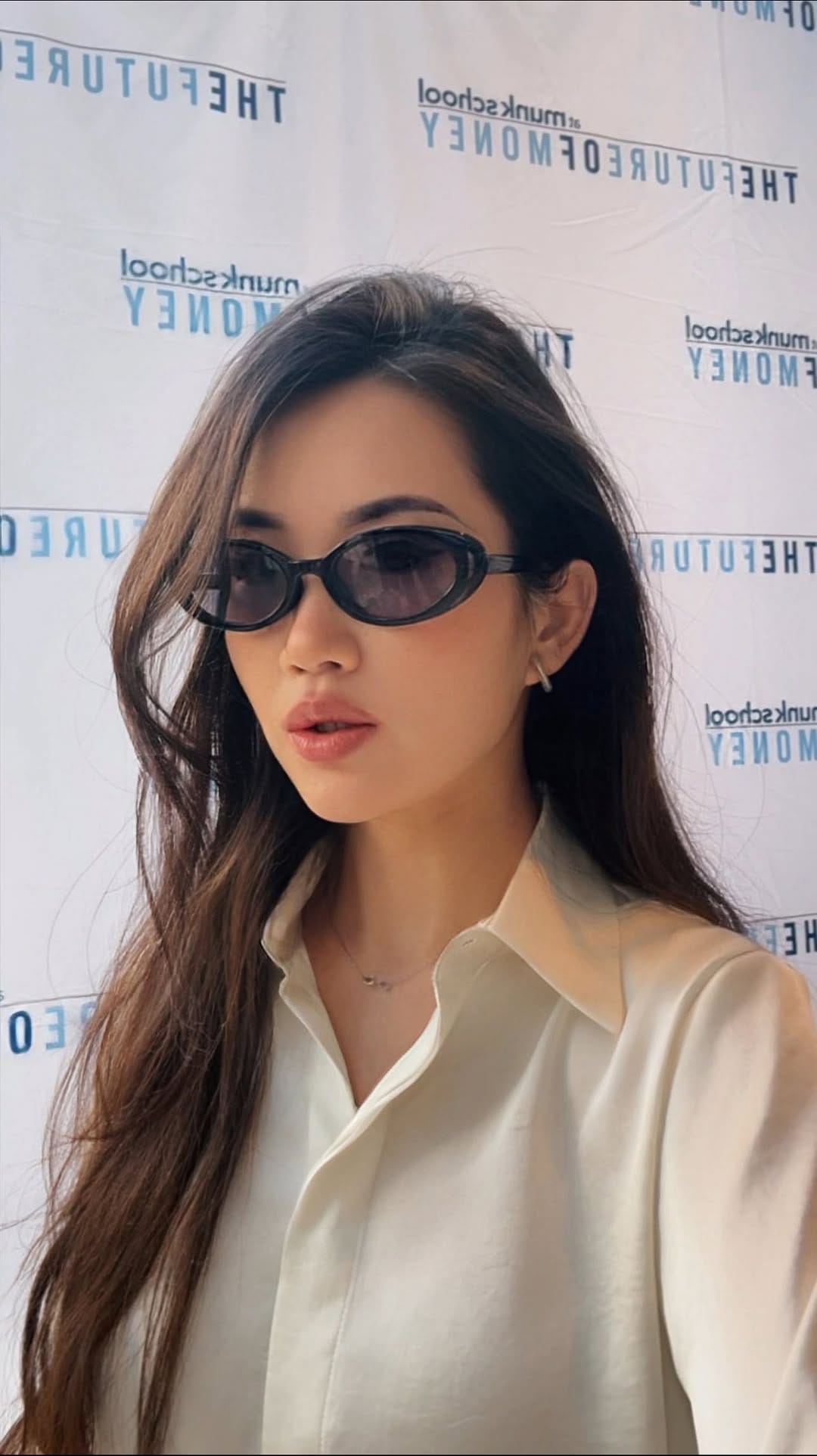 Post 8 by Sasha Pan on Instagram (video)