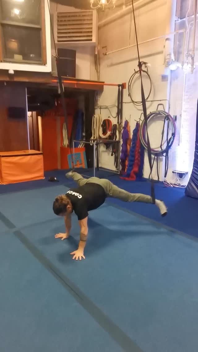 Post 7 by Paragym on Instagram (video)