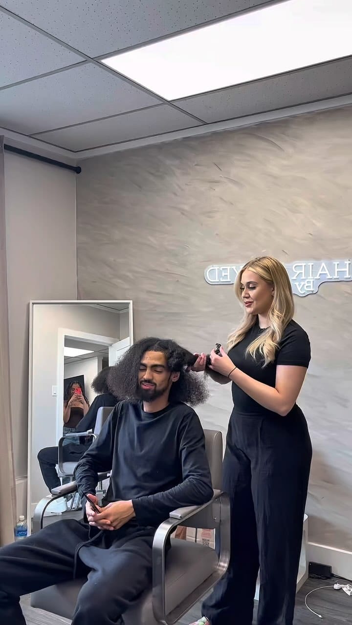 Post 5 by HOLLYWOOD 💫 on Instagram (video)