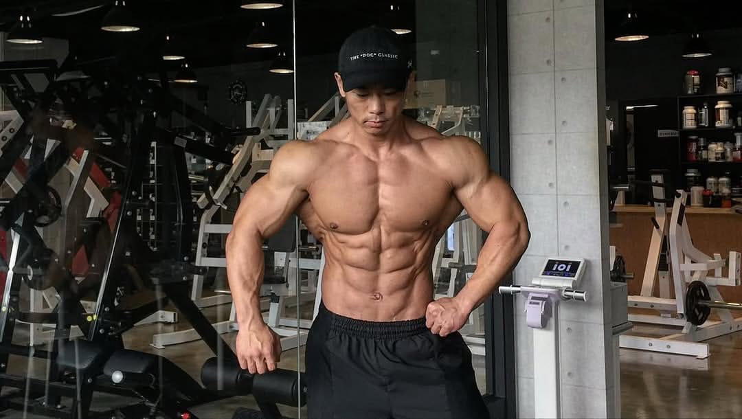 Post 3 by IFBB PRO 권형주 (Kwon Hyoung Joo) 🇰🇷 on Instagram (carousel)