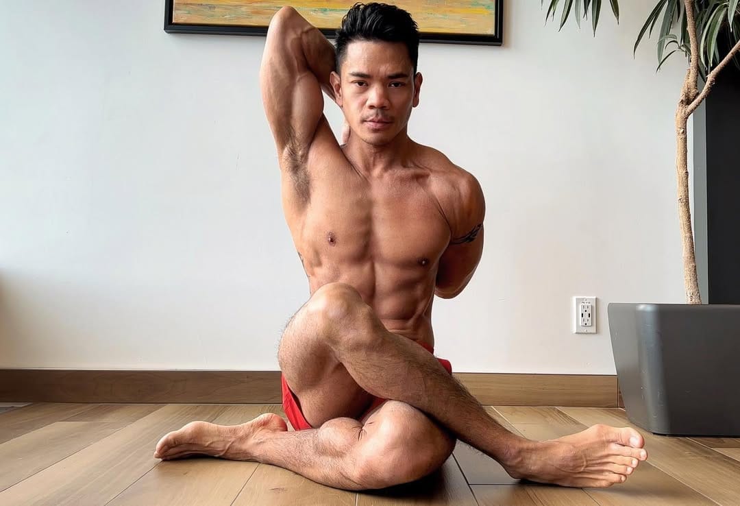 Post 10 by John Roa on Instagram (image)