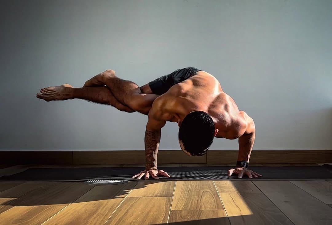 Post 9 by John Roa on Instagram (image)