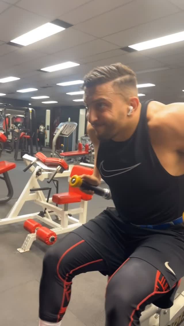 Post 5 by ABDEL ASLAOUI | 💪🏋️‍♀️COACH 📍MONTREAL 🇨🇦 on Instagram (video)