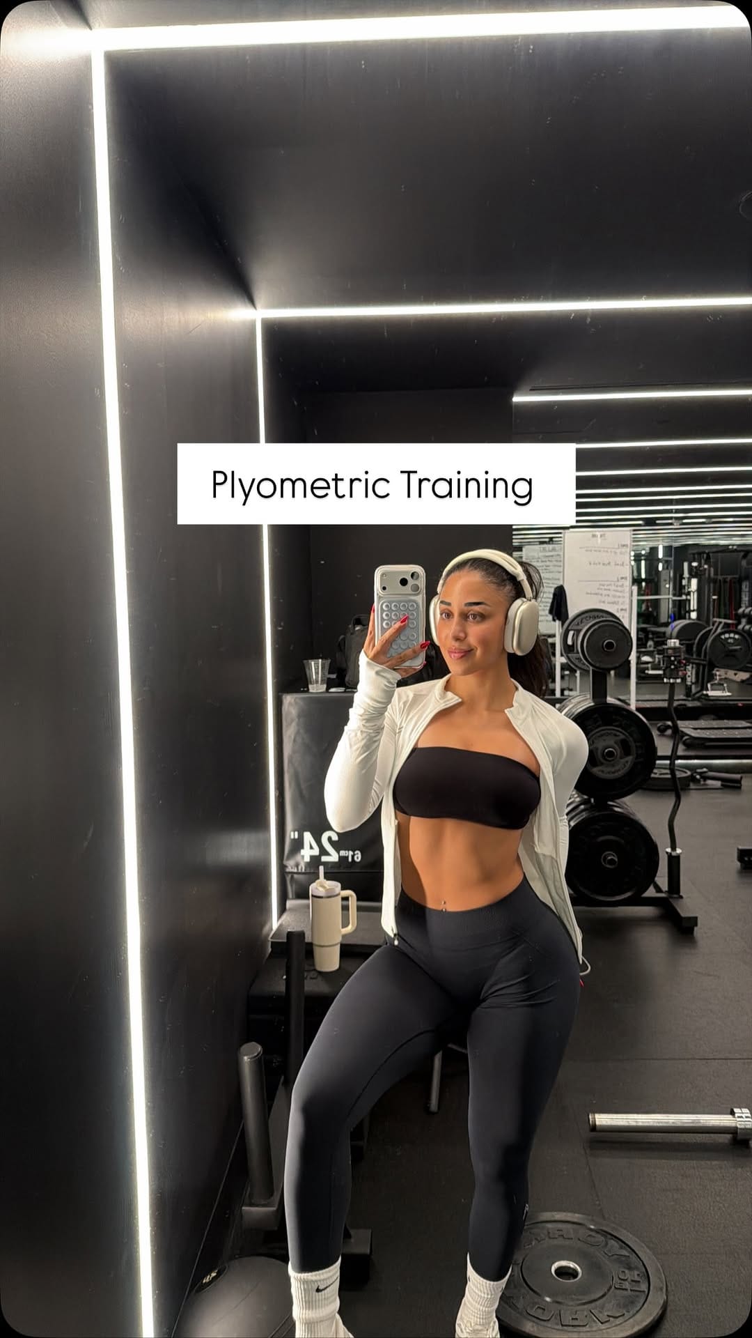 Post 5 by Niki Mahmoudi on Instagram (video)