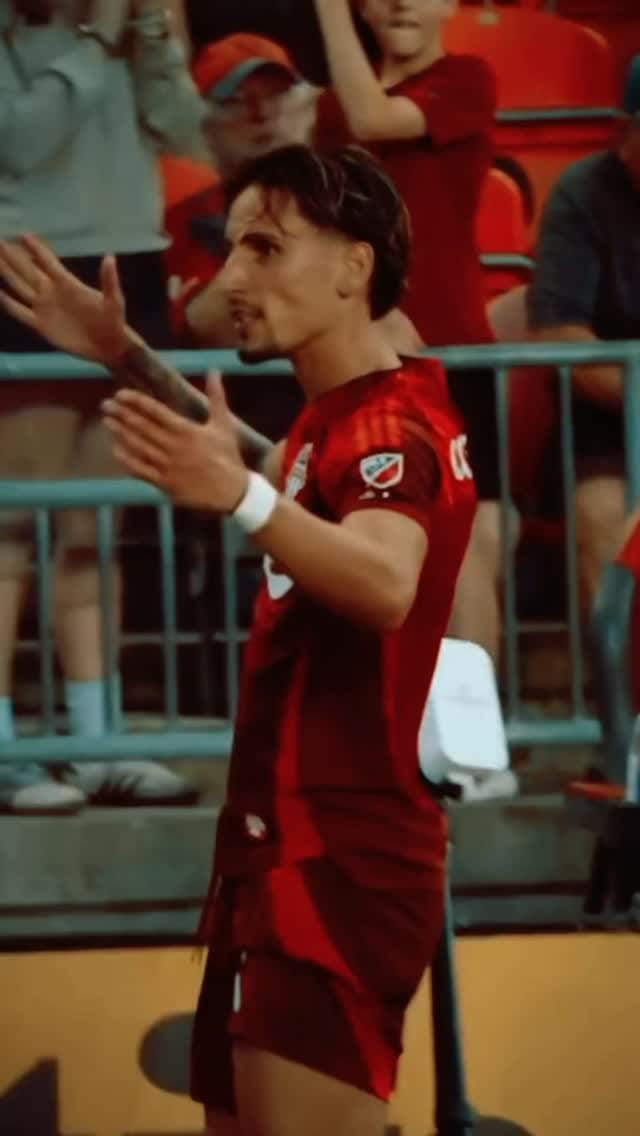 Post 3 by Theo Corbeanu on Instagram (video)