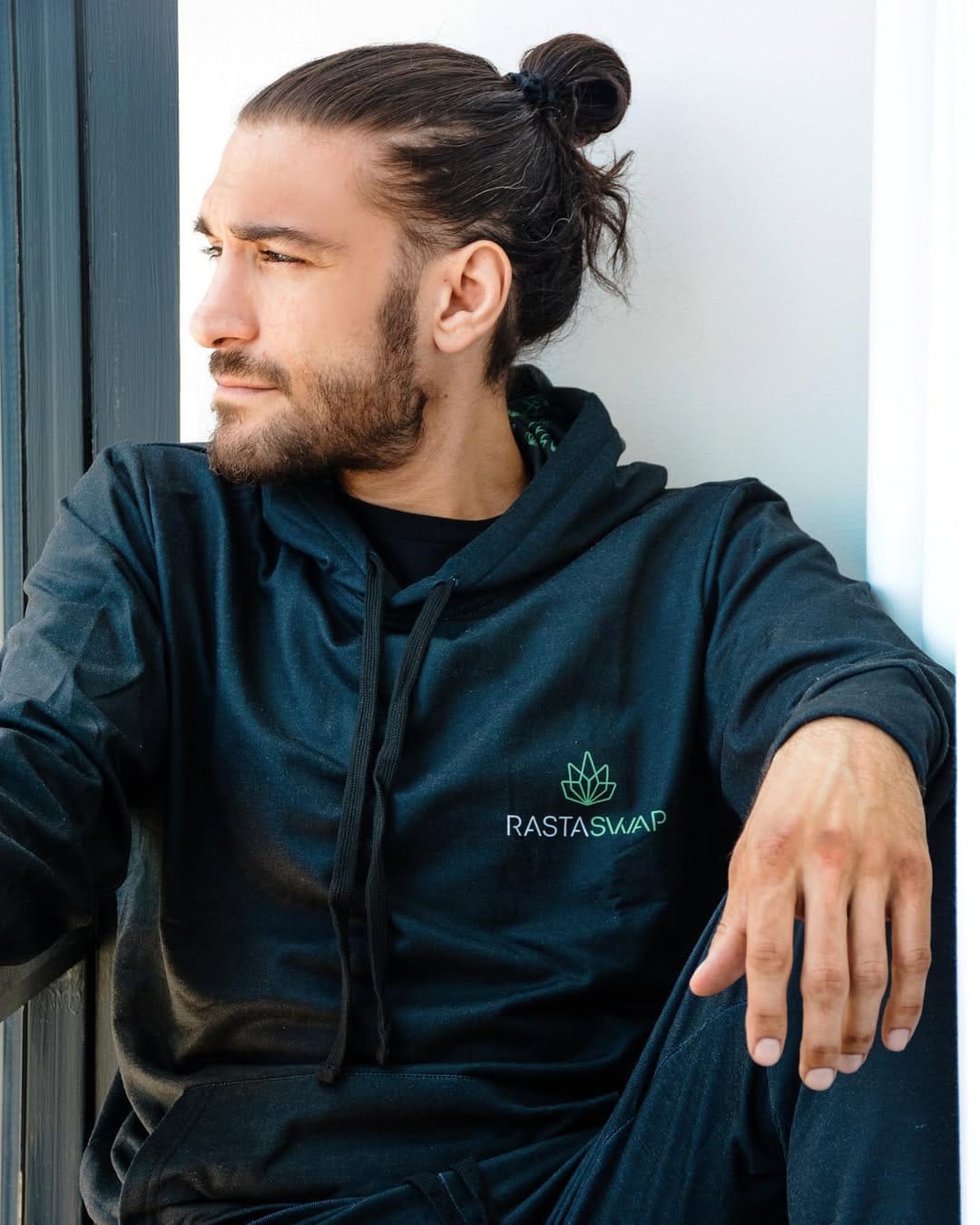 Post 7 by Elias Theodorou on Instagram (image)