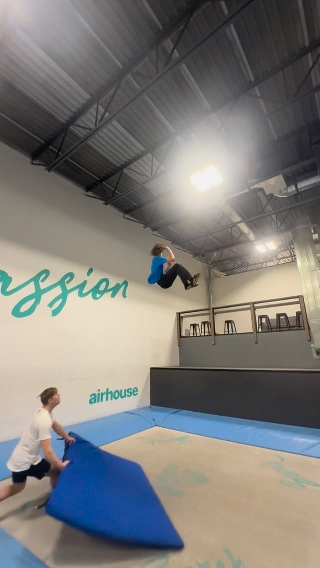Post 3 by Zenon.bussiere on Instagram (video)