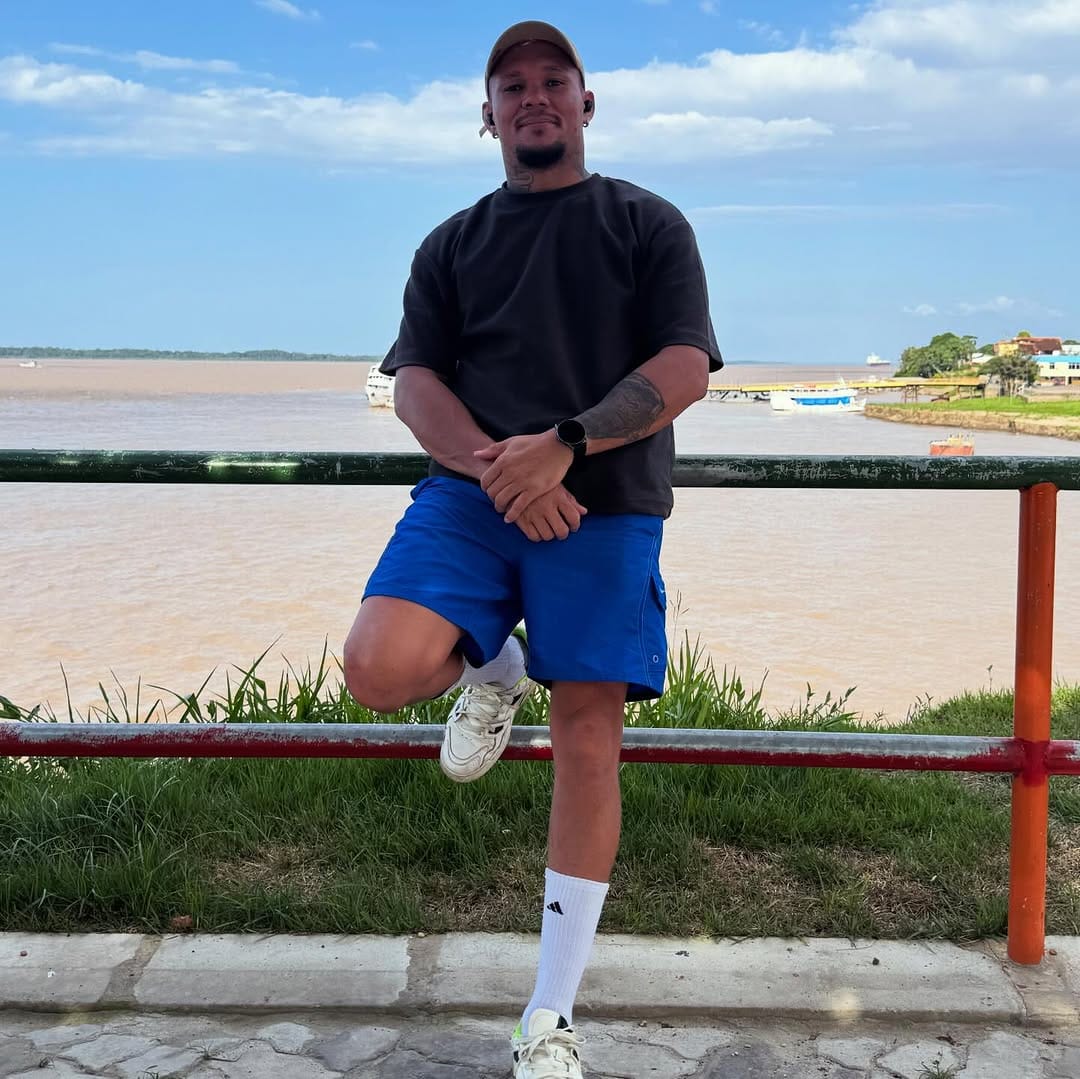 Post 7 by "The Gorilla"  Diego  Santos on Instagram (carousel)