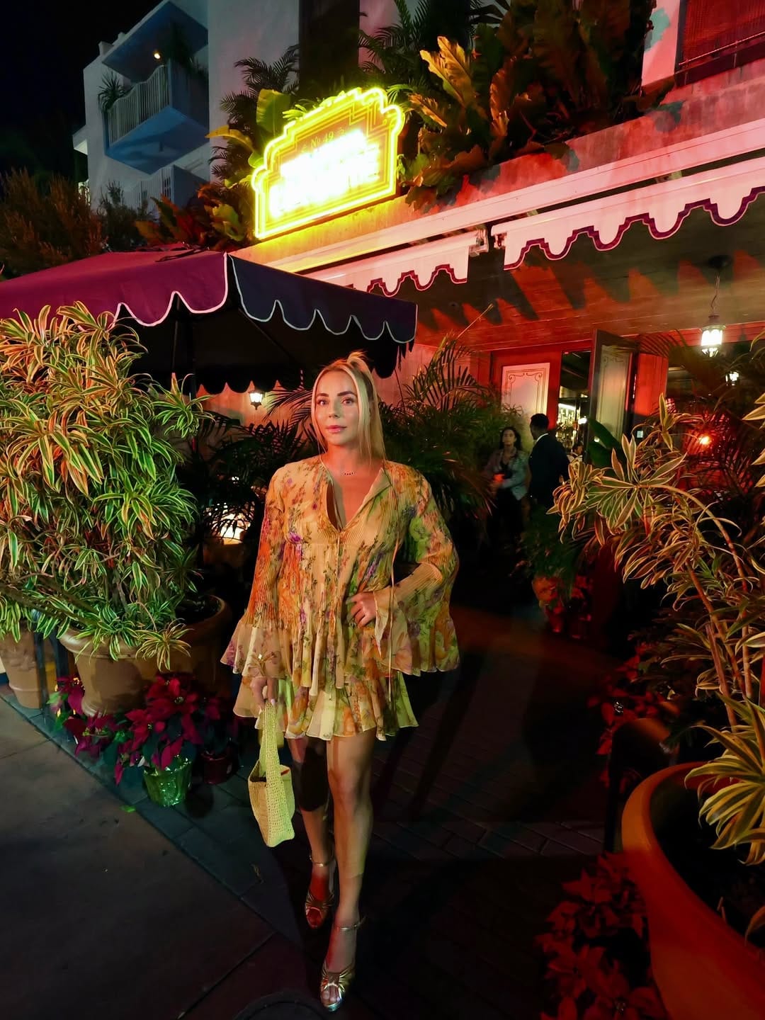 Post 4 by Adriana Leon on Instagram (carousel)