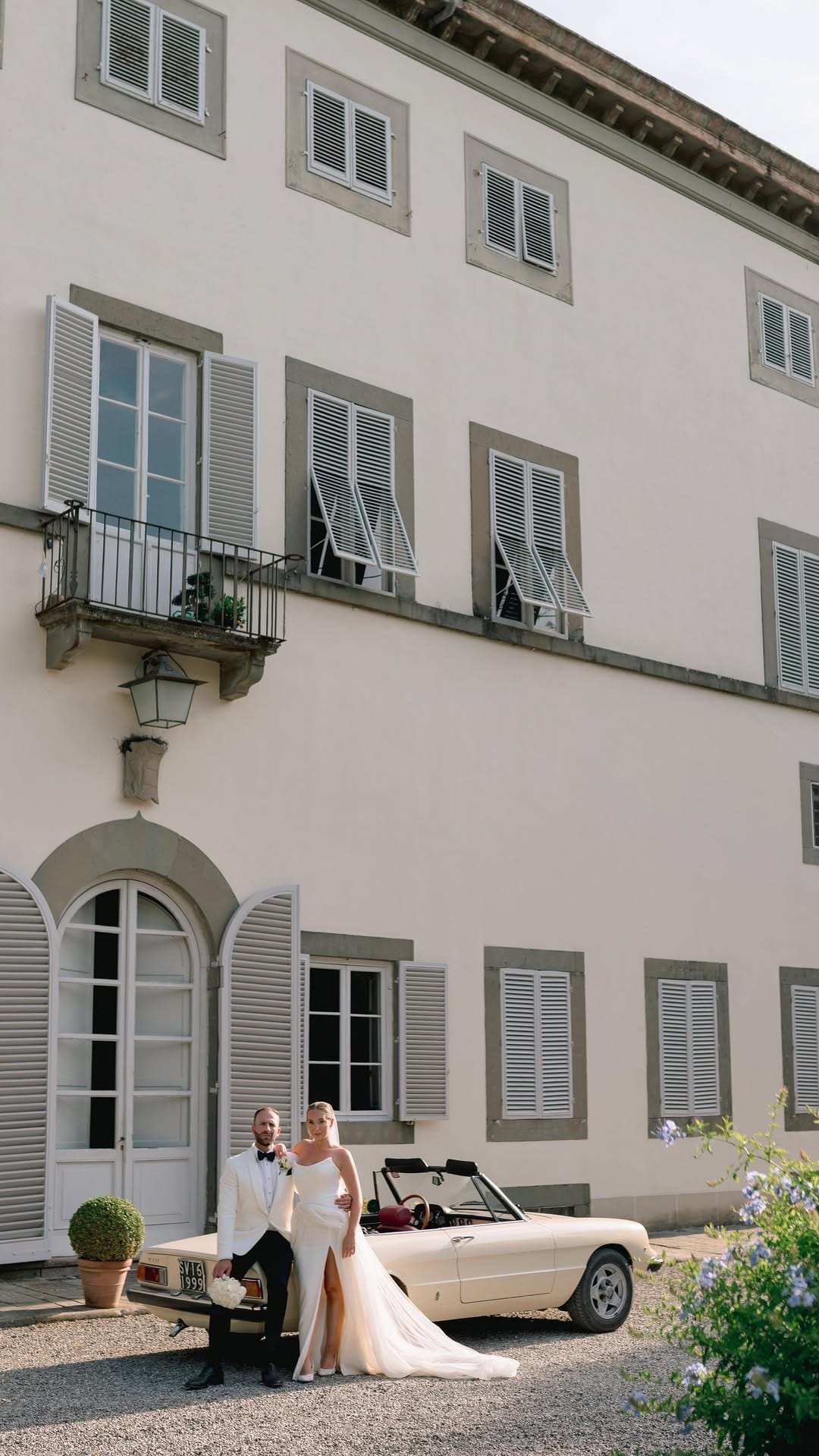 Post 3 by Izabela Rachwal - Wedding Photography on Instagram (video)