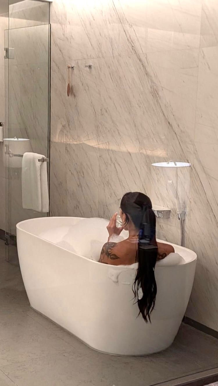 Post 6 by Julie Vu on Instagram (video)