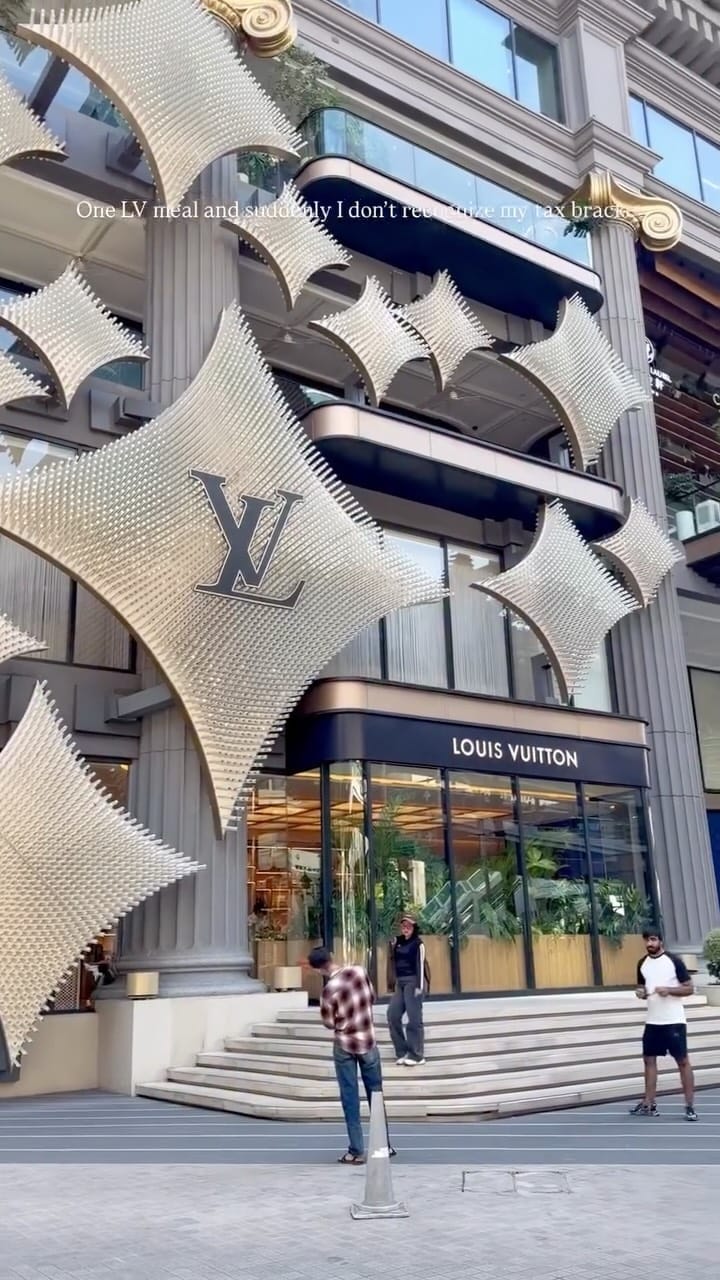 Post 4 by Julie Vu on Instagram (video)