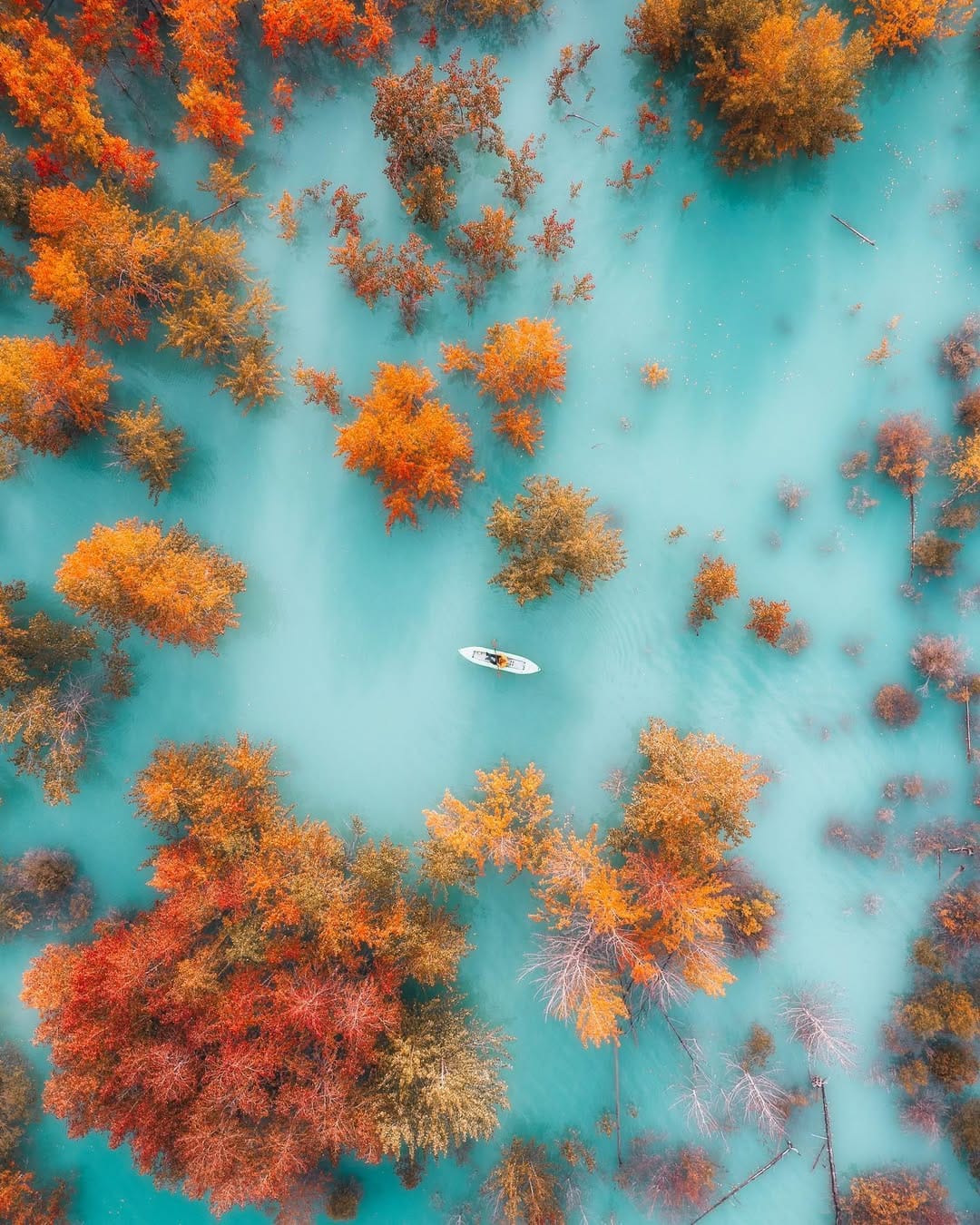 Post 9 by LOST COORDINΛTE on Instagram (carousel)