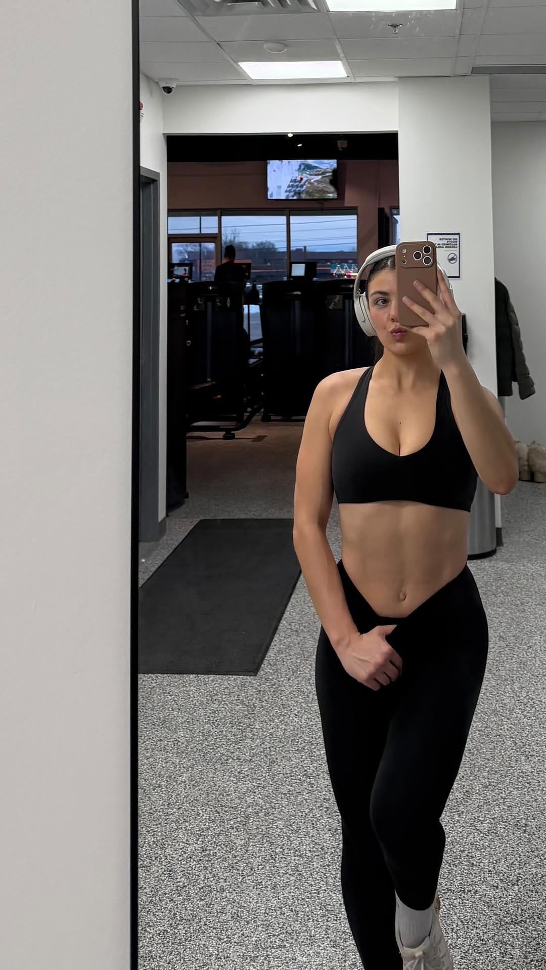 Post 6 by Maya Ganhão on Instagram (video)