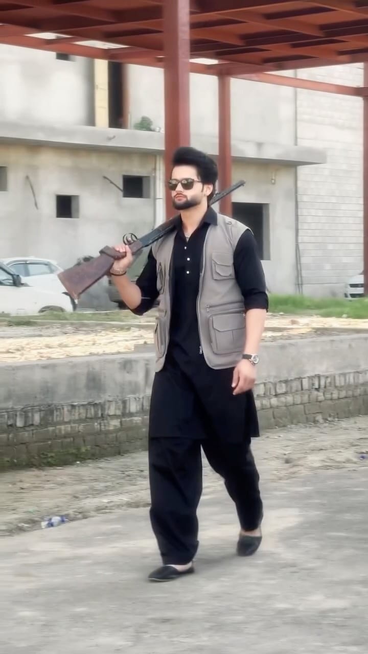 Post 6 by Manish Khokhar on Instagram (video)