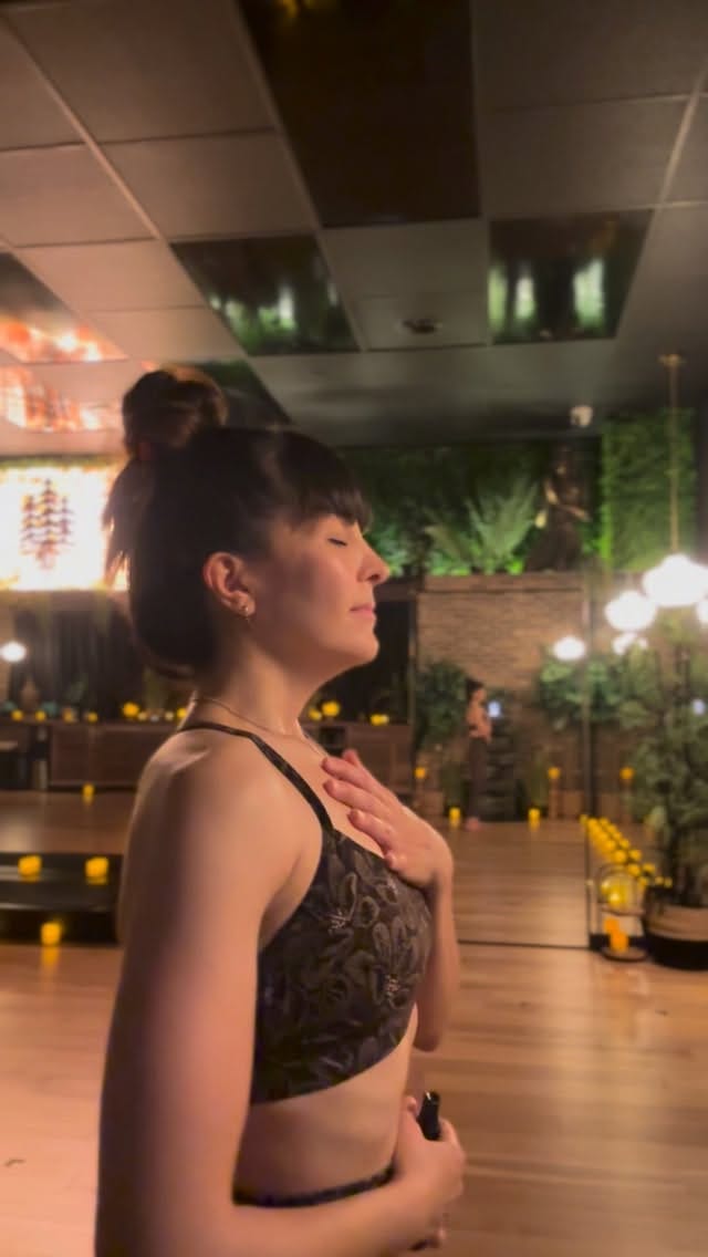 Post 4 by NilooYoga on Instagram (video)