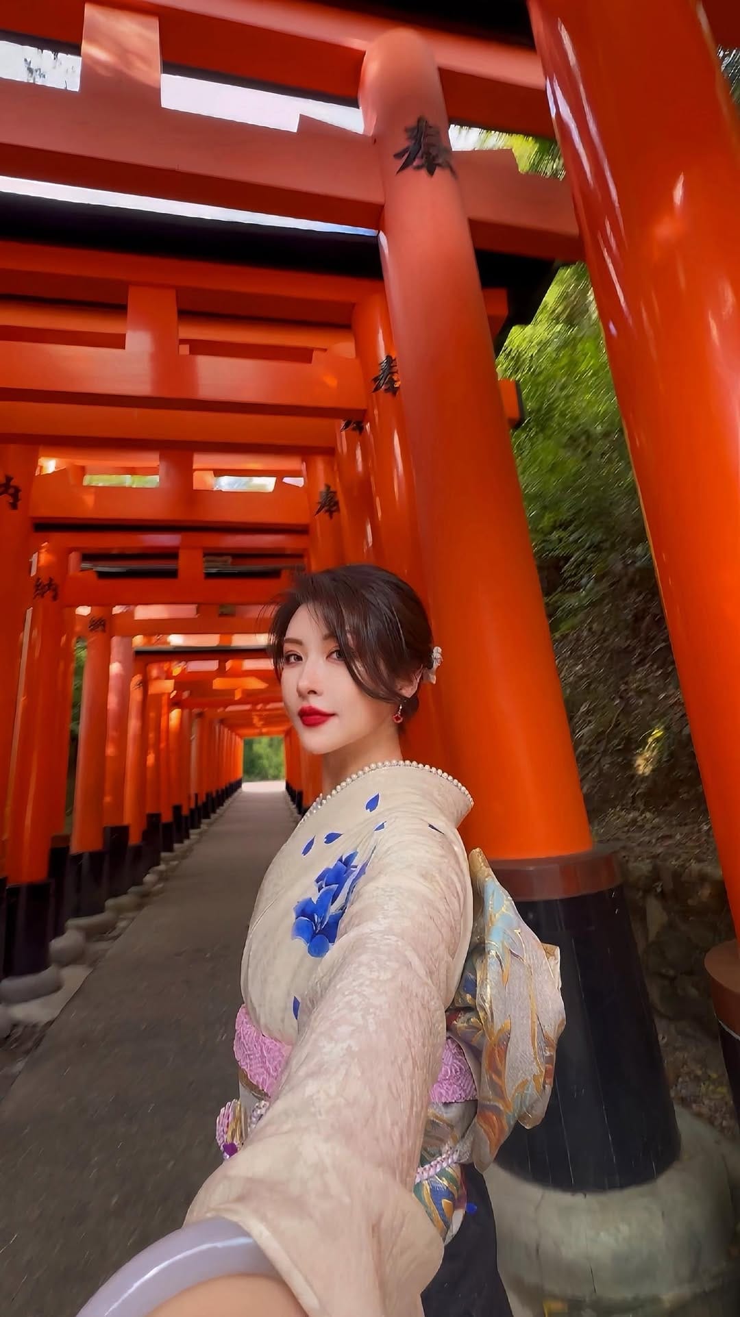Post 7 by Alina Wan on Instagram (video)