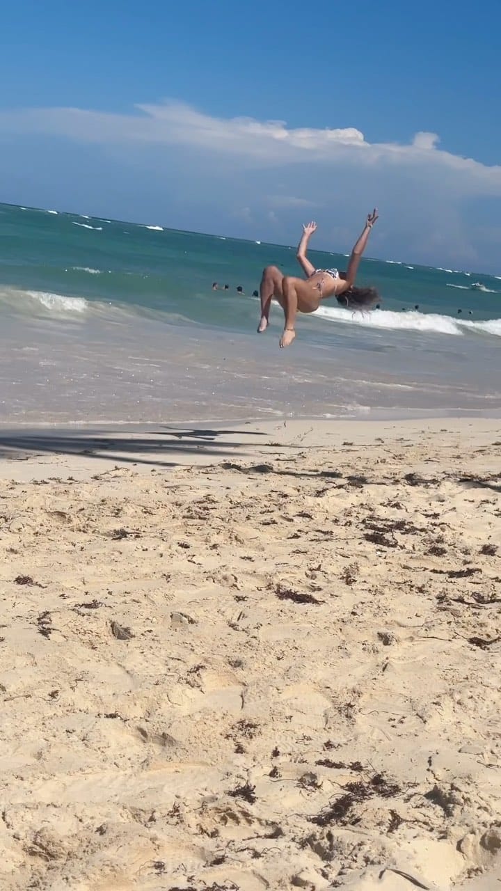 Post 10 by nich☮︎︎le💫 on Instagram (video)