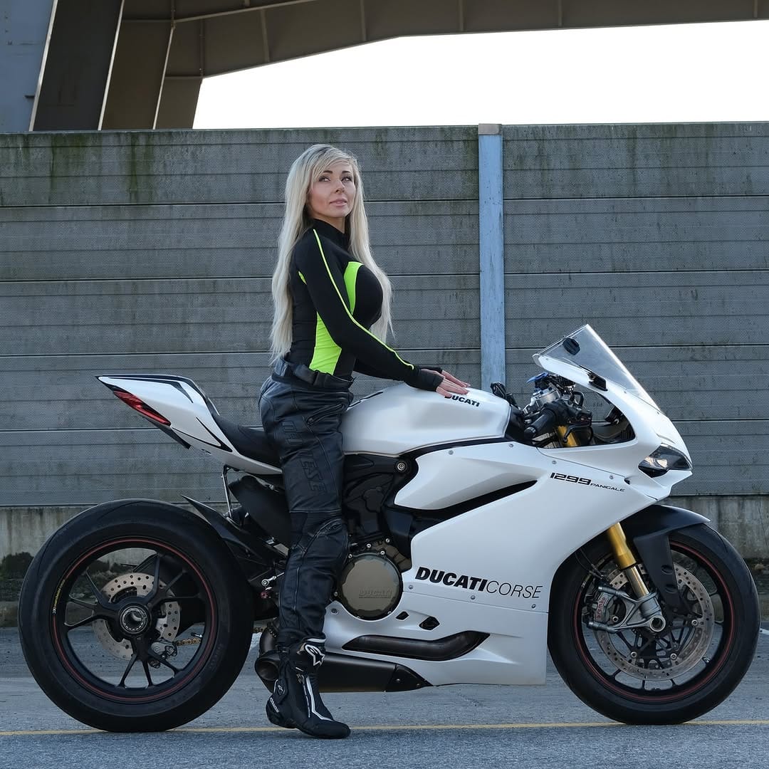 Post 6 by Amber | Motorcycle Influencer on Instagram (image)