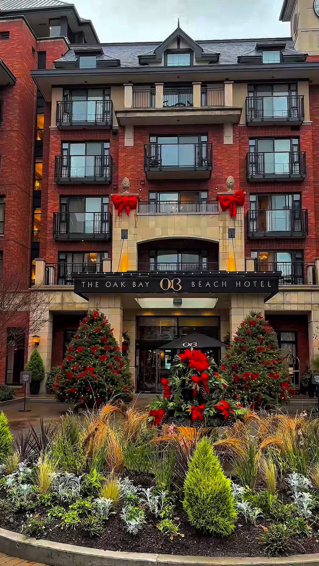 Post 10 by Oak Bay Beach Hotel on Instagram (video)