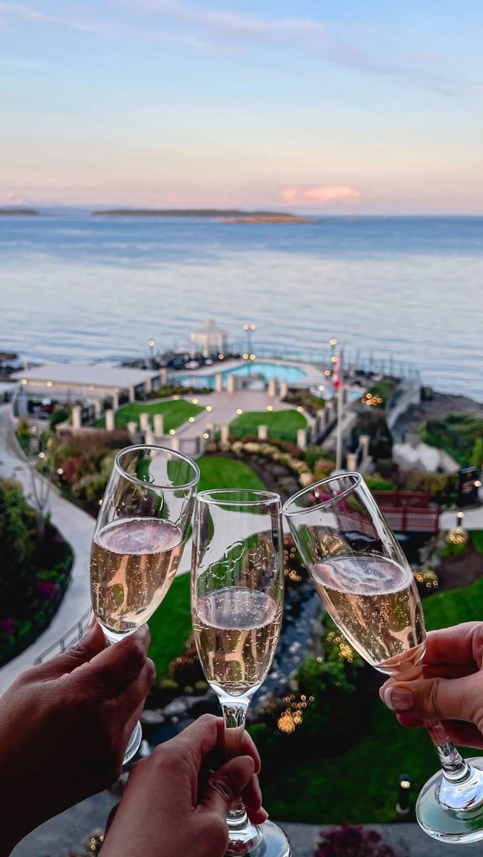 Post 3 by Oak Bay Beach Hotel on Instagram (video)