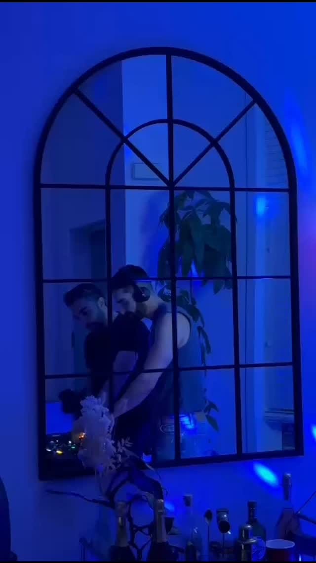 Post 4 by N I C O L A S on Instagram (video)