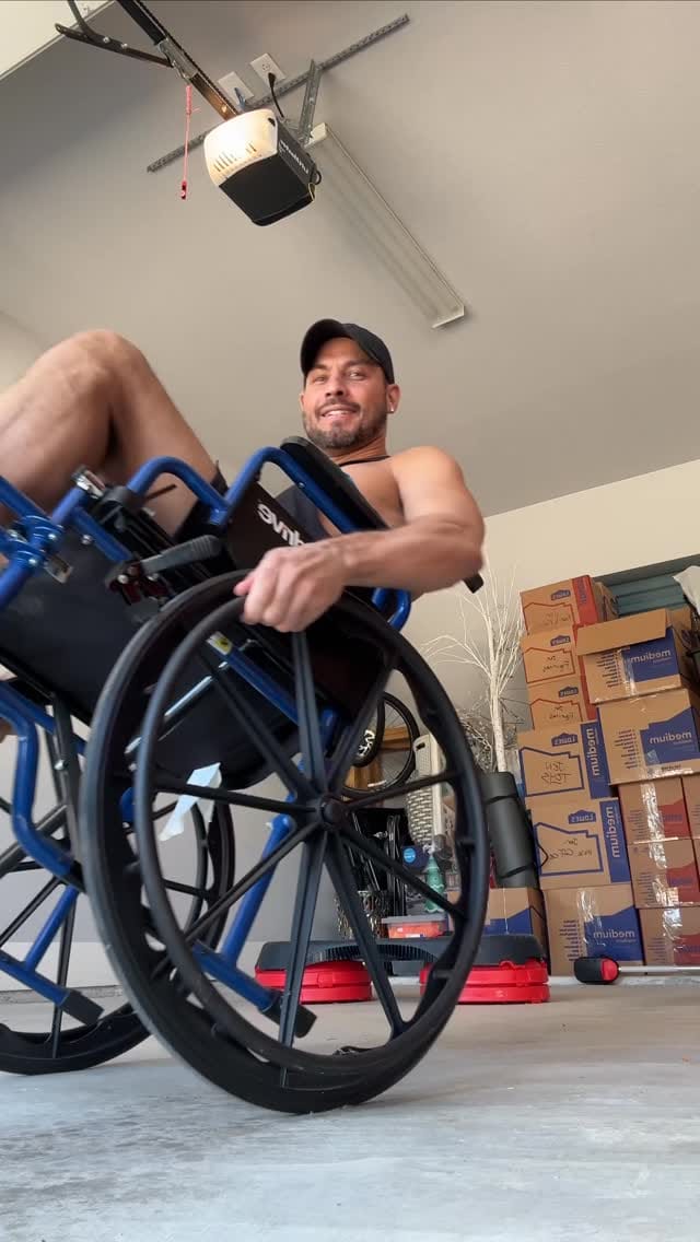 Post 7 by Jonathan Niziol on Instagram (video)