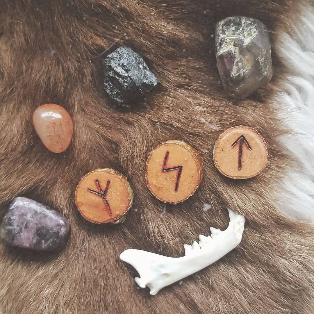 Post 10 by Amanda Lokisdottir on Instagram (image)