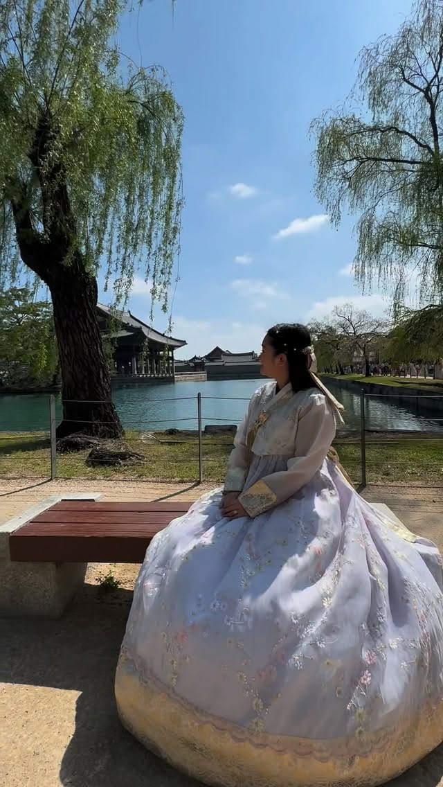 Post 1 by Vivian Li on Instagram (video)