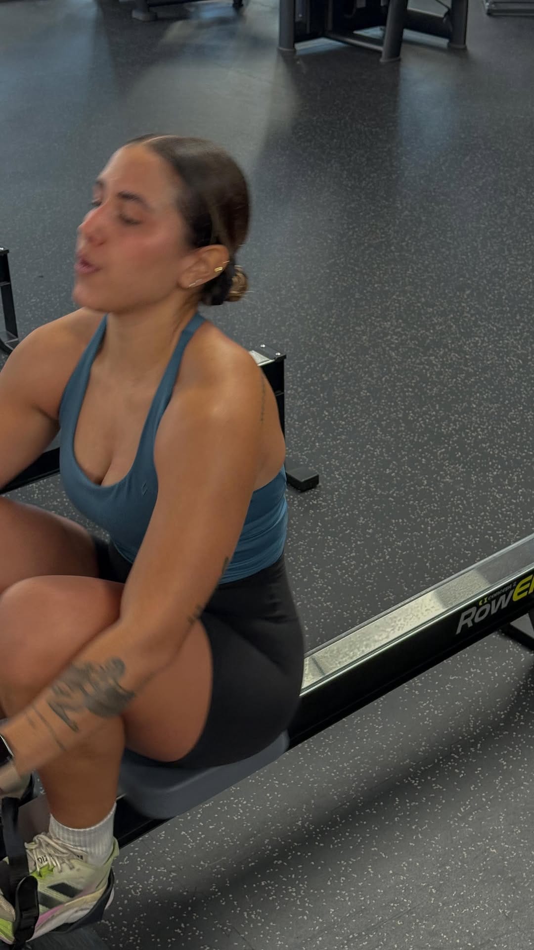 Post 10 by Alexa Rdz on Instagram (video)