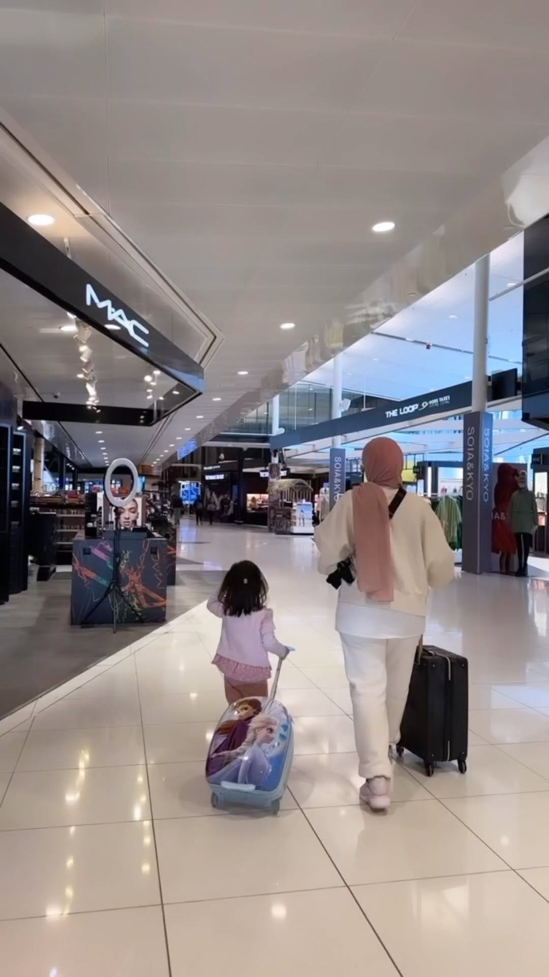 Post 10 by 🇩🇿khokha🇨🇦 on Instagram (video)