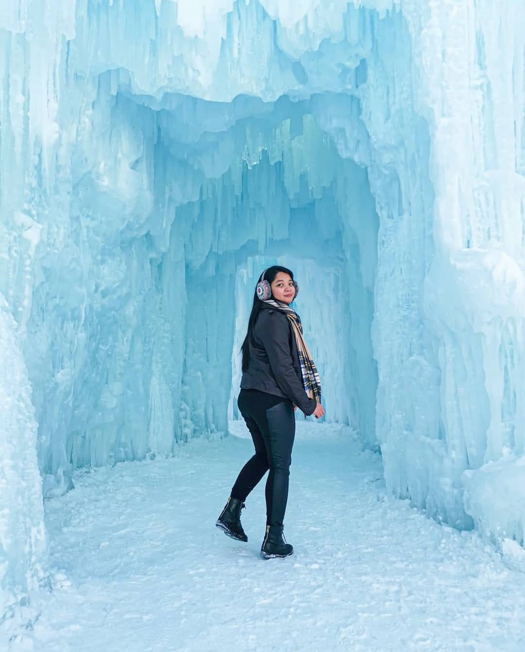 Post 2 by 𝐌𝐢𝐬𝐡𝐚 | Travel Content Creator | EDMONTON, AB 🇨🇦 on Instagram (image)